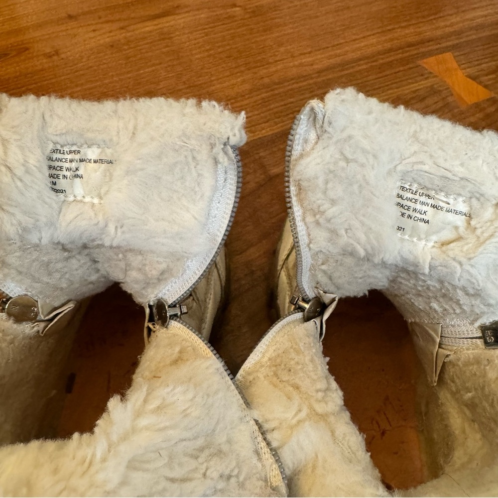 SPROX Space Walk Faux Fur Lined Boot In White Iridescent. Size Toddler 1… - Picture 12 of 16